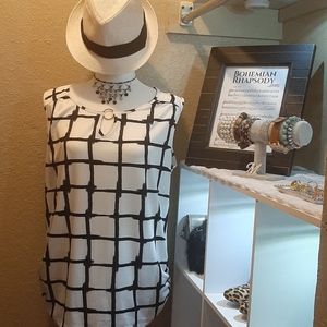 Sleeveless blouse black and white size XL